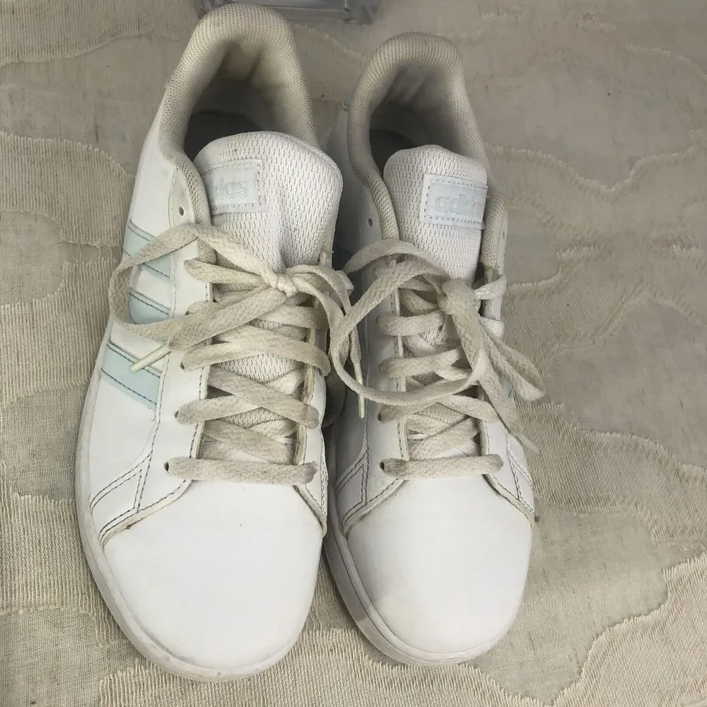 Kids Unisex Adidas Grand Court Cloudfoam Comfort Shoes. Size 4 - Picture 10 of 13